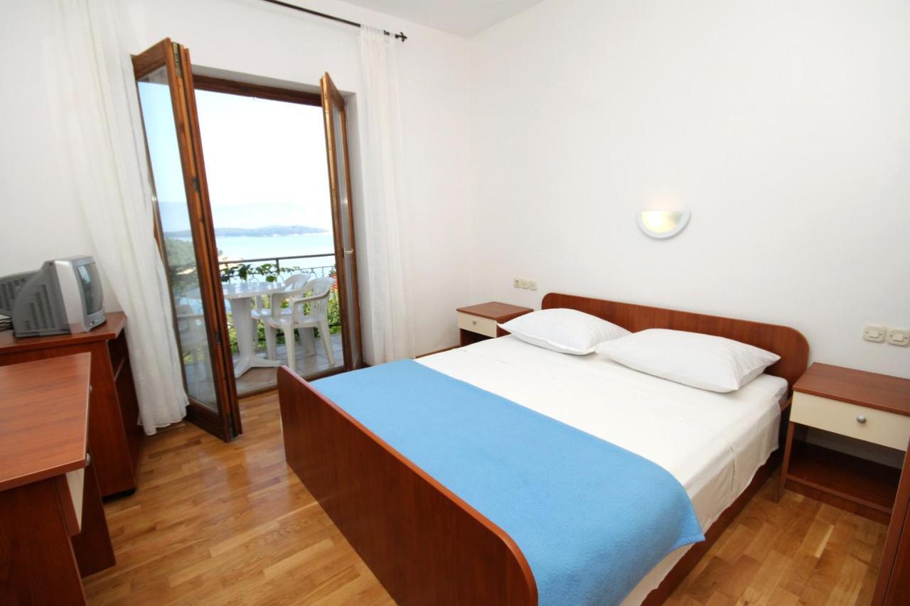 Apartment With A Parking Space Jelsa, Hvar - 8765